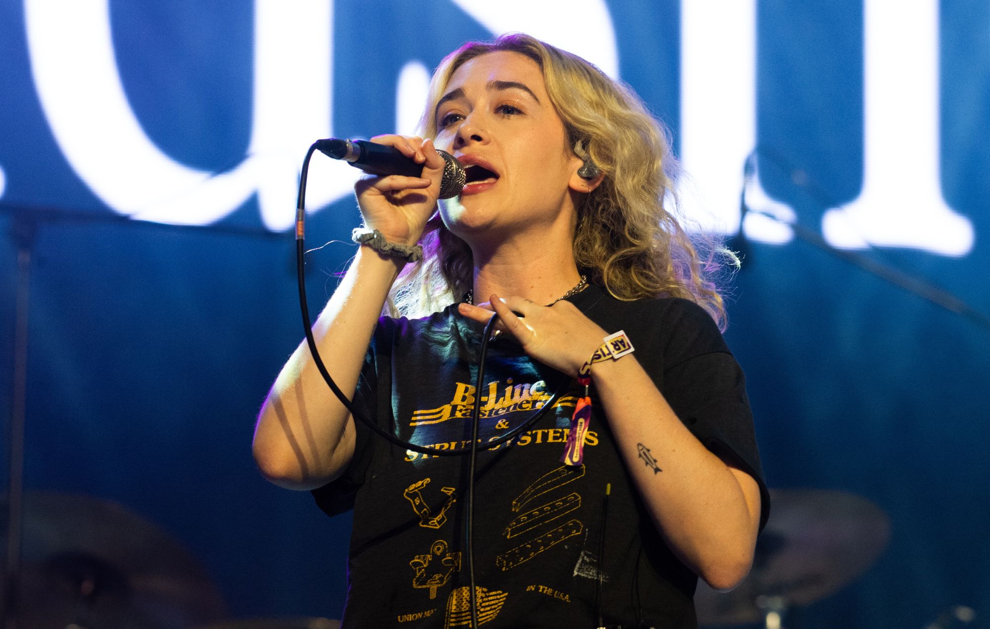 Regardez les performances captivantes de Blondhell ​​de 'T&A' sur 'Kimmel'