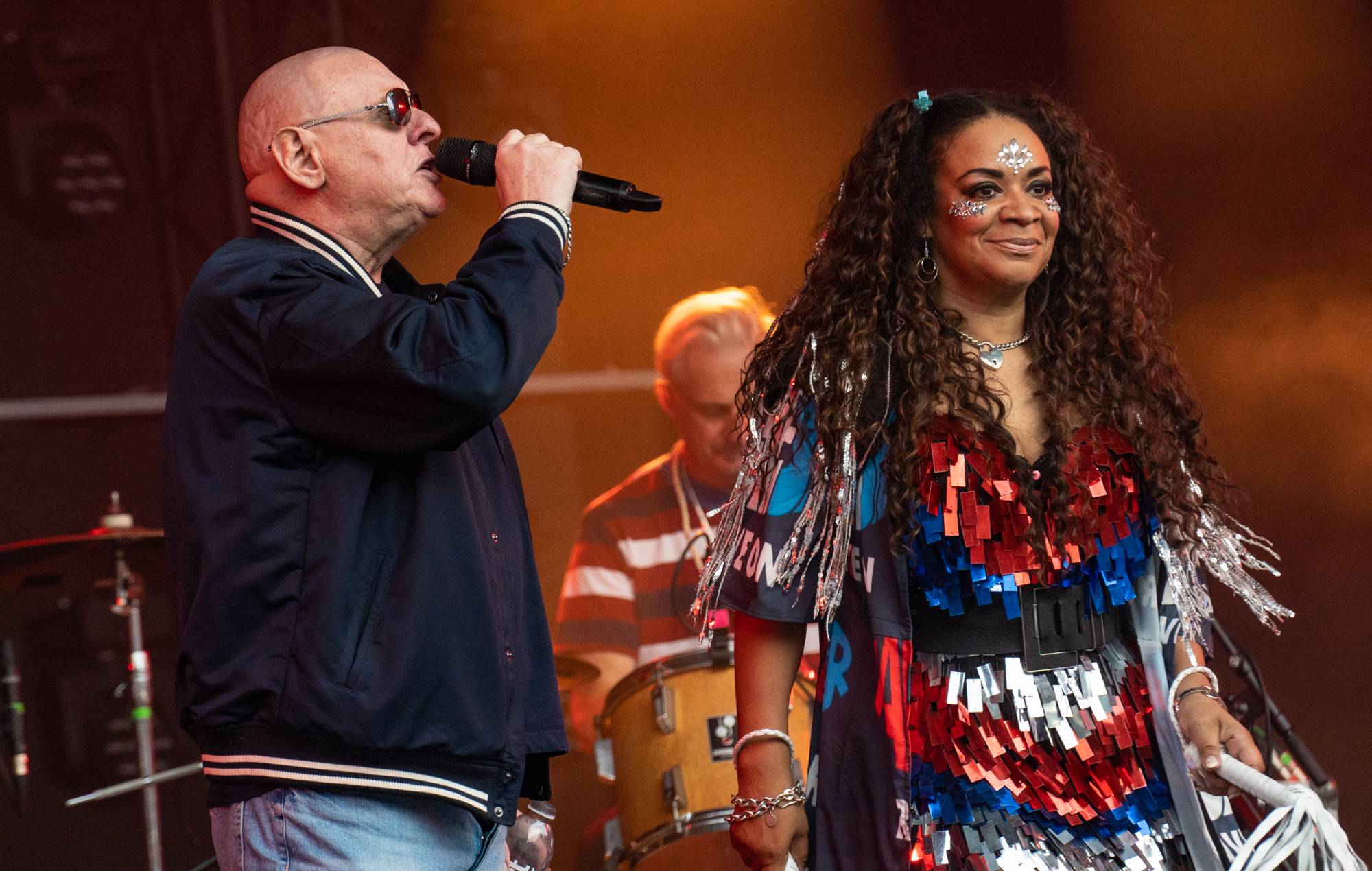 Shaun Ryder nie "coup de poing" et "éliminer" Rowetta après les accusations d'ancien camarade de groupe