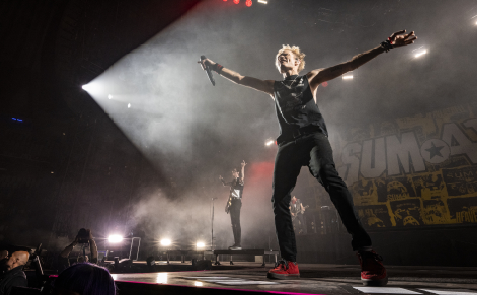 Somme 41 Dites adieu avec la libération officielle de Rage contre la couverture `` Sleep Now in the Fire '' de la machine