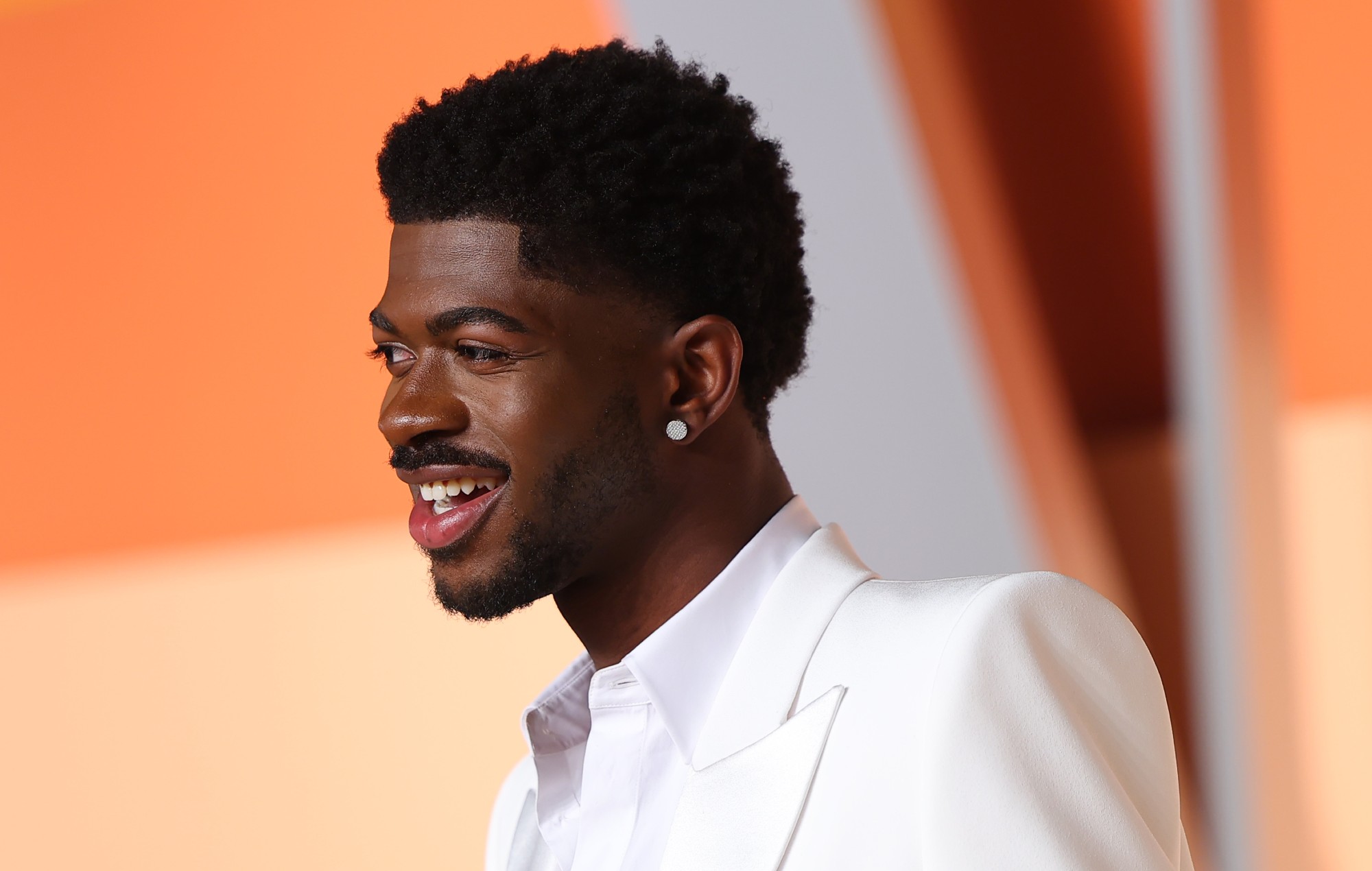 Lil nas x hospitalisé après une paralysie partielle soudaine en face