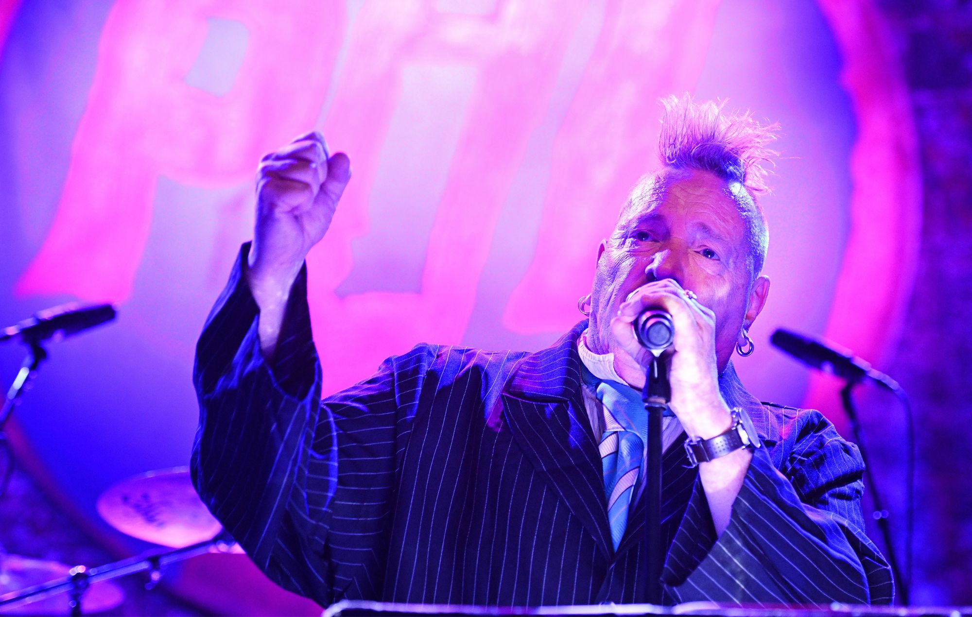 John Lydon de PIL se produit sur scène