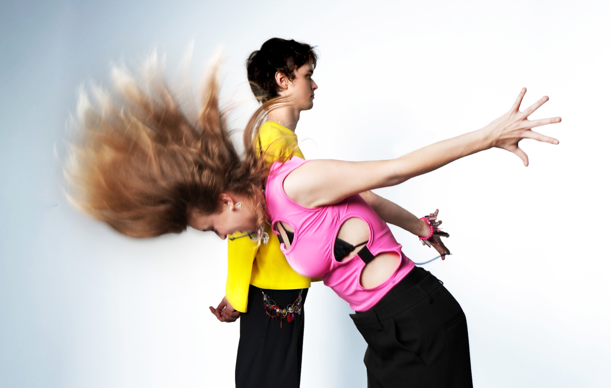 Embrasser Punchbag à roue libre et cathartique rave-pop
