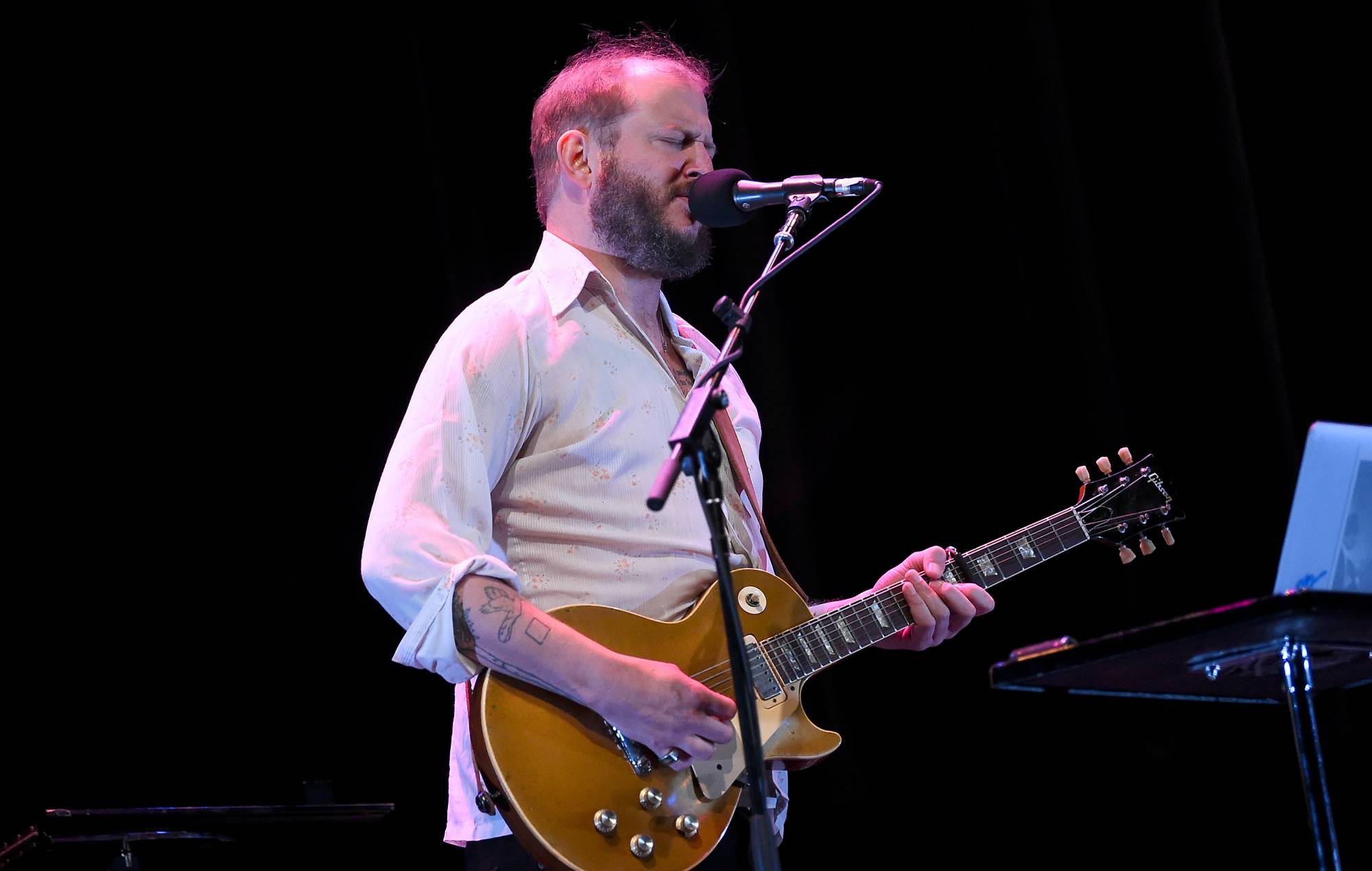 Bon Iver annonce la gamme de collaborations de marque «sable et fable», y compris le saumon fumé, le sorbet et le levain