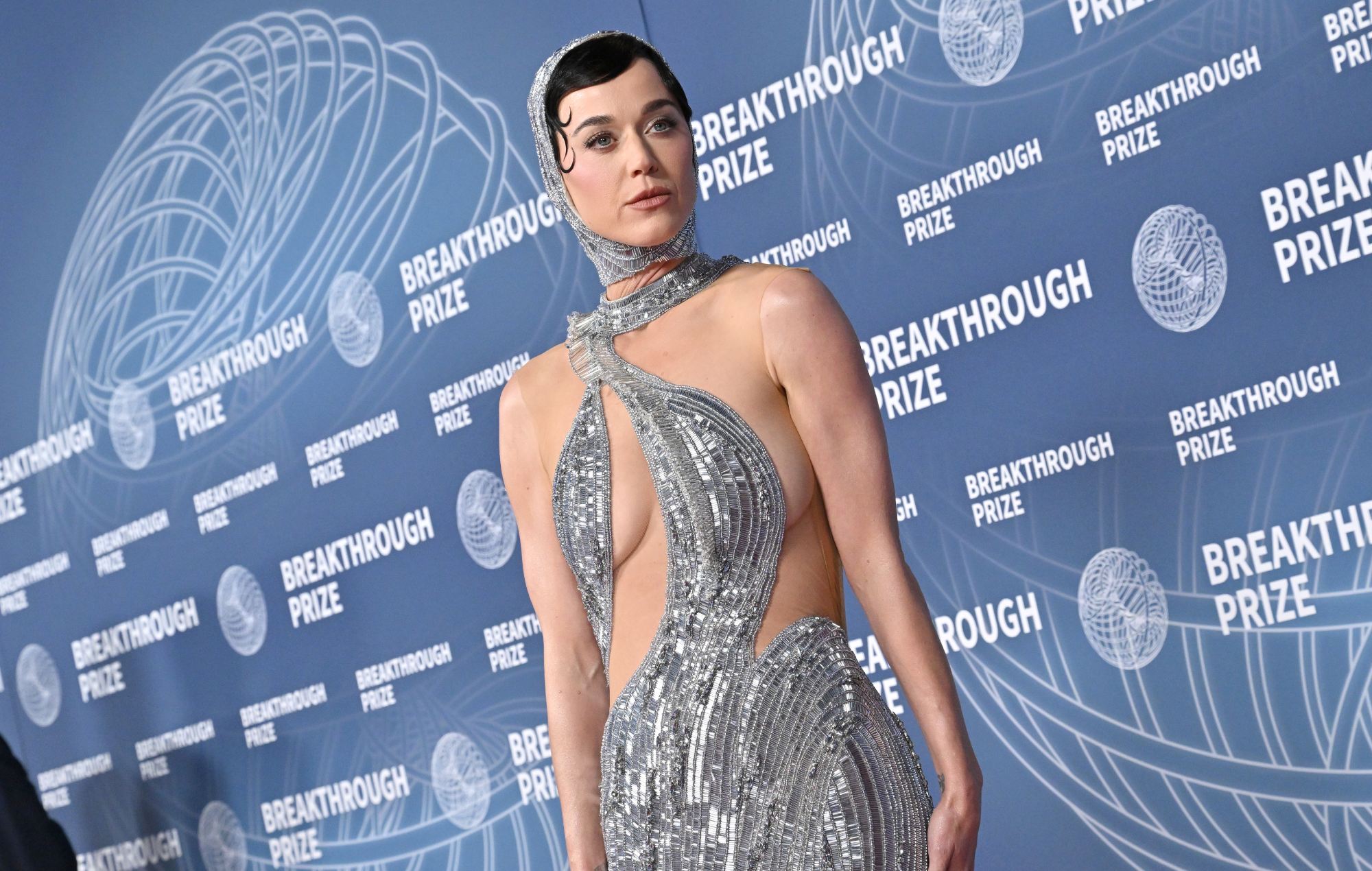 Katy Perry prend des cours d'astronaute de dernière minute avant la fusée entièrement féminine d'aujourd'hui
