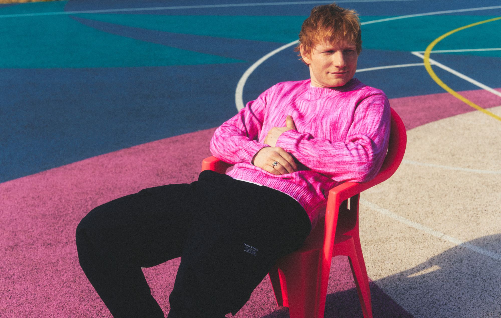 Ed Sheeran annonce la date de sortie «Play» et partage le single nostalgique «Old Phone»