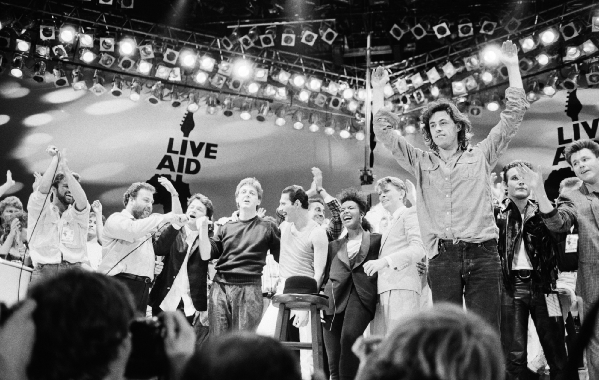 Aide en direct pour célébrer le 40e anniversaire avec une comédie musicale, un album cast, des performances spéciales et une soirée spéciale de spectacles de la BBC