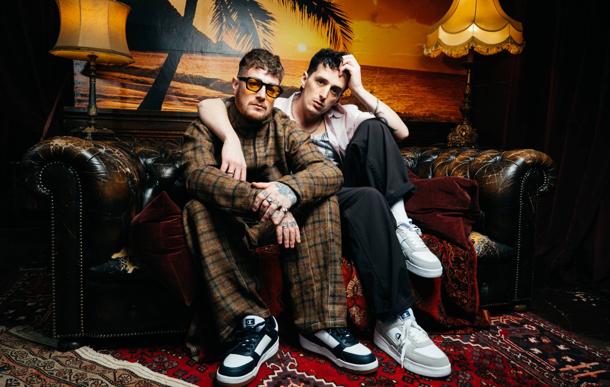 Les sourds de la Havane annoncent le nouvel album `` We Never Get Out '', mettant en vedette le Ross MacDonald des années 1975