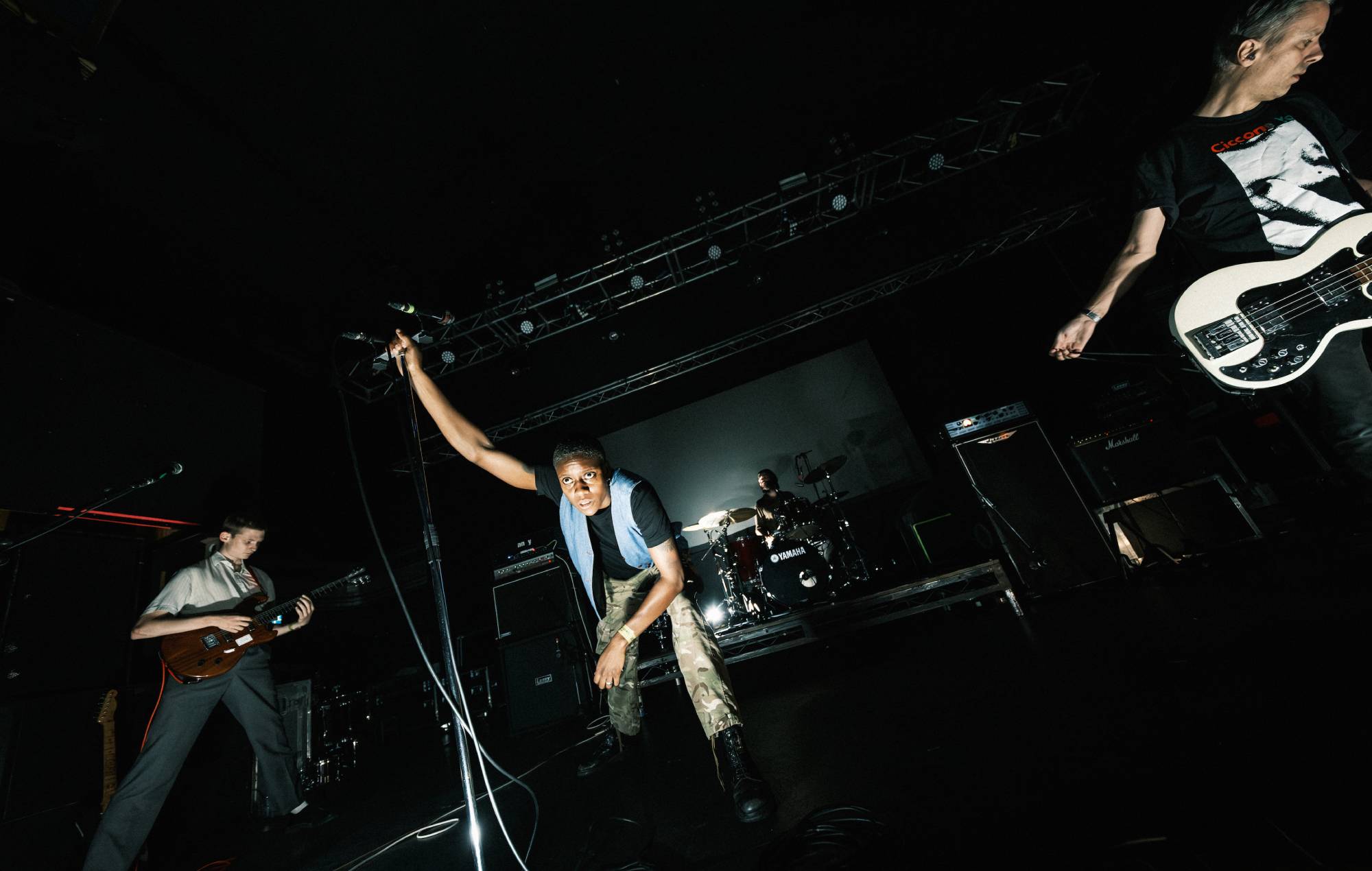 Le None Talk s'attaquant à "Growing Up Skint" sur le nouveau single "At Hope" et Life After Bloc Party