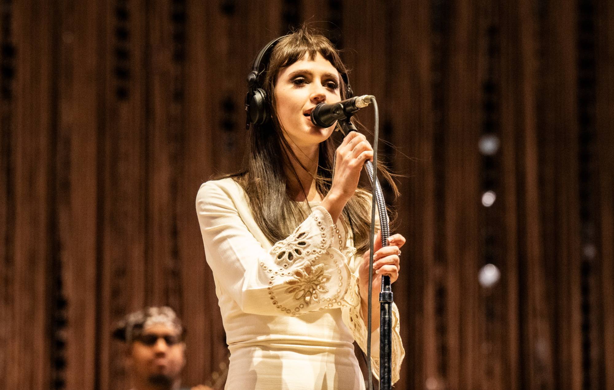 Clairo annule Primavera Sound 2025 Ensemble en raison de "problèmes logistiques"