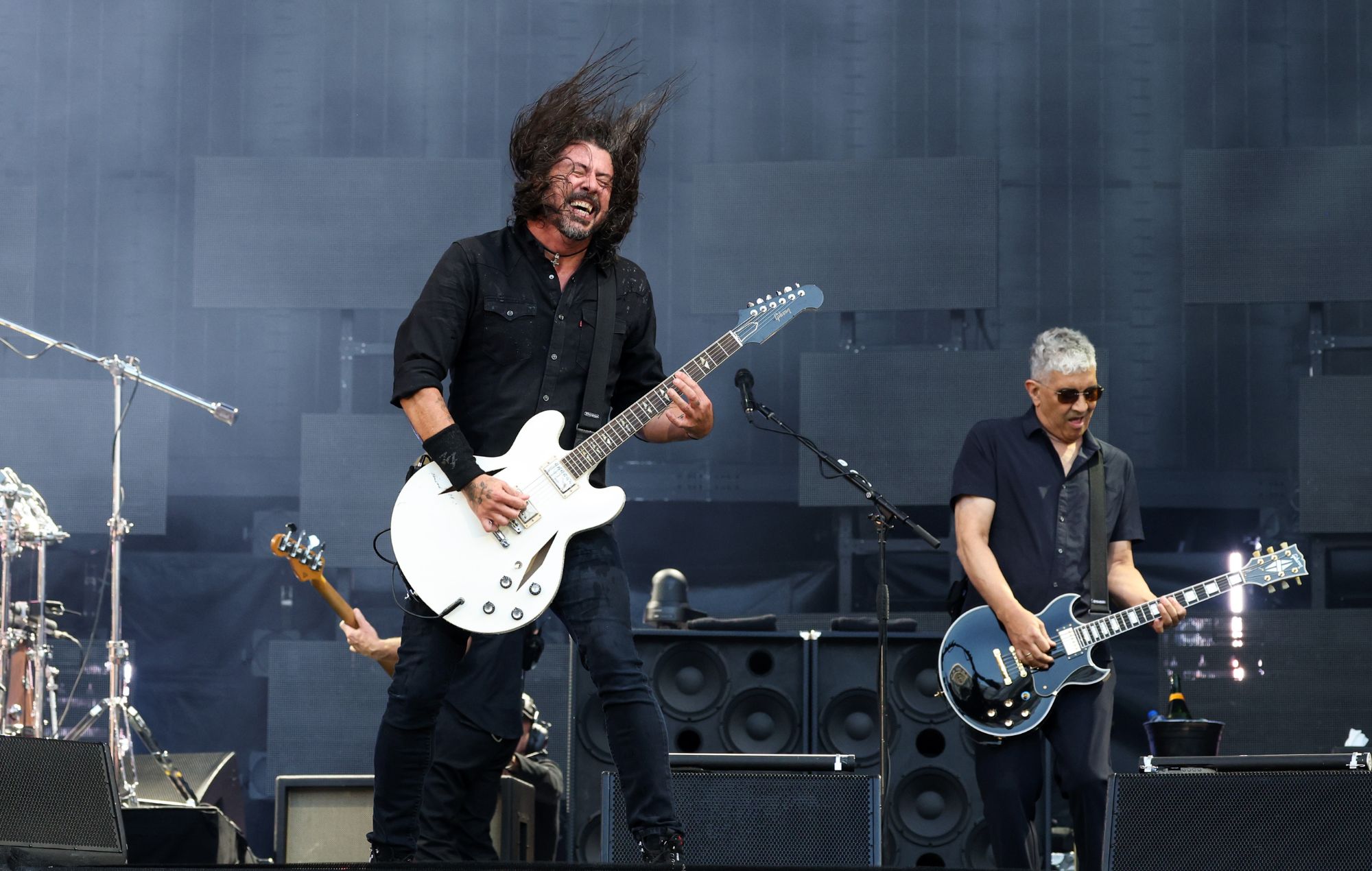 Le tour-tour de Foo Fighters pour Jakarta leur permet de jurer, de fumer et de boire sur scène