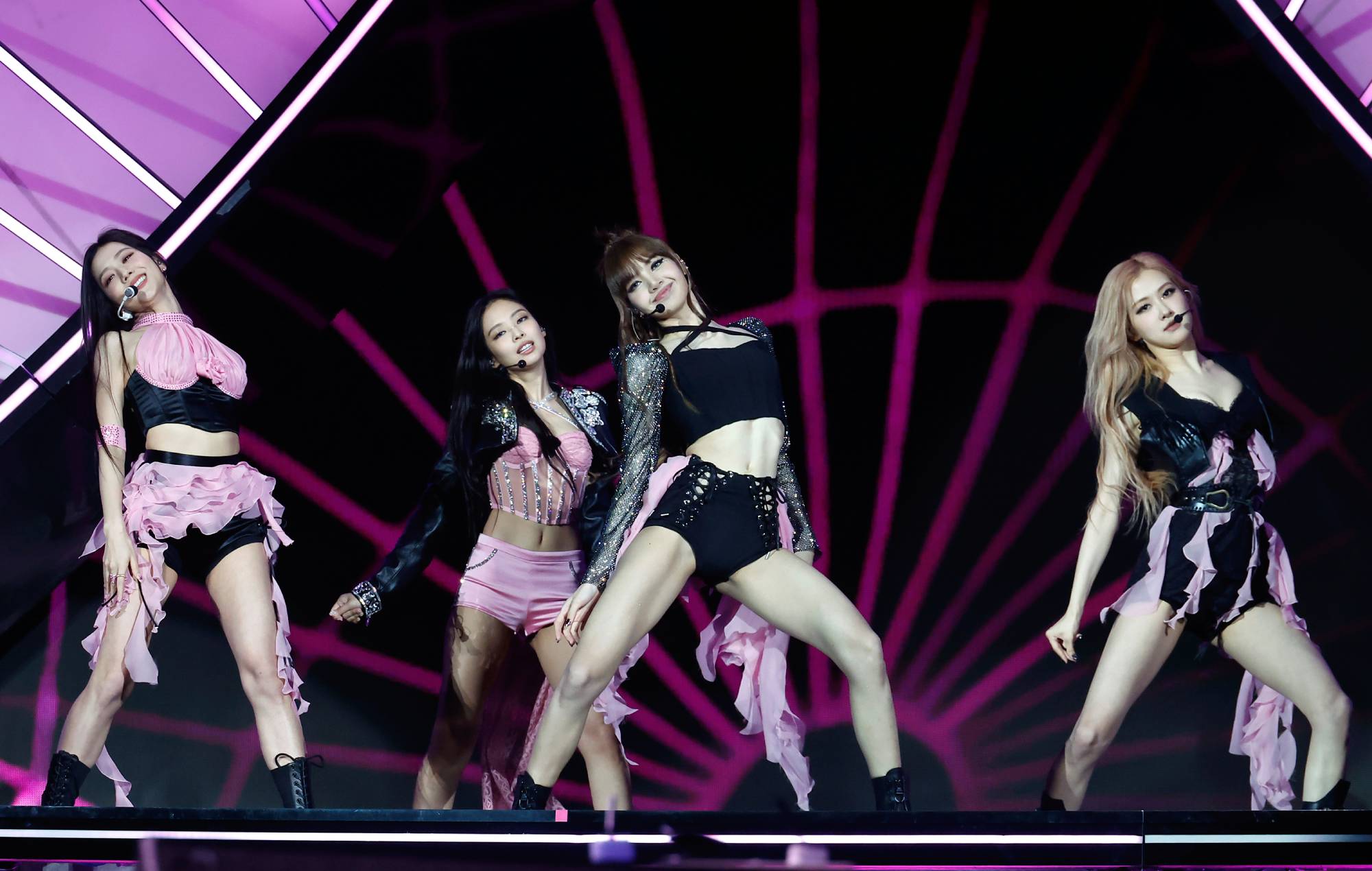 Lisa dit que Blackpink est "dans le studio" qui travaille sur un nouvel album