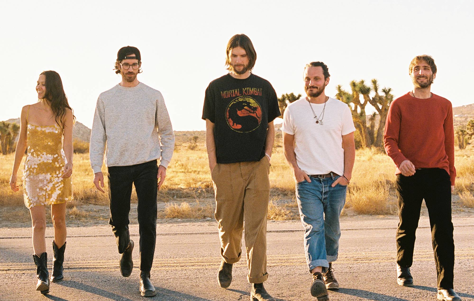 Mt. Joy sur Noah Kahan, Ben Lovett et les "Growing Pains" sur leur nouvel album