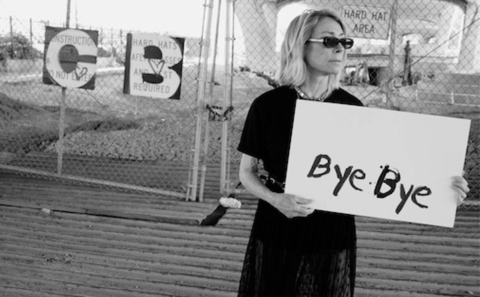 Kim Gordon partage «Bye Bye 25! avec des mots interdits par Donald Trump