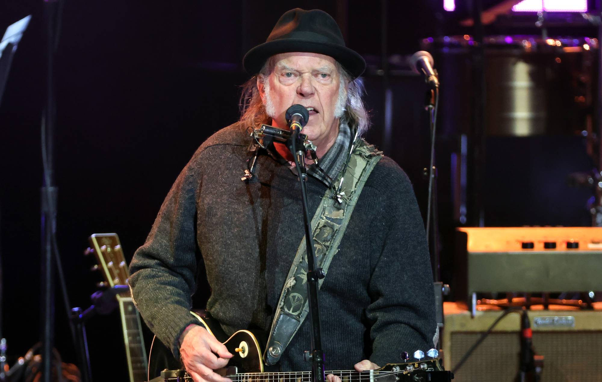 La BBC a "ravi" que l'ensemble de Neil Young Glastonbury 2025 sera diffusé après tout