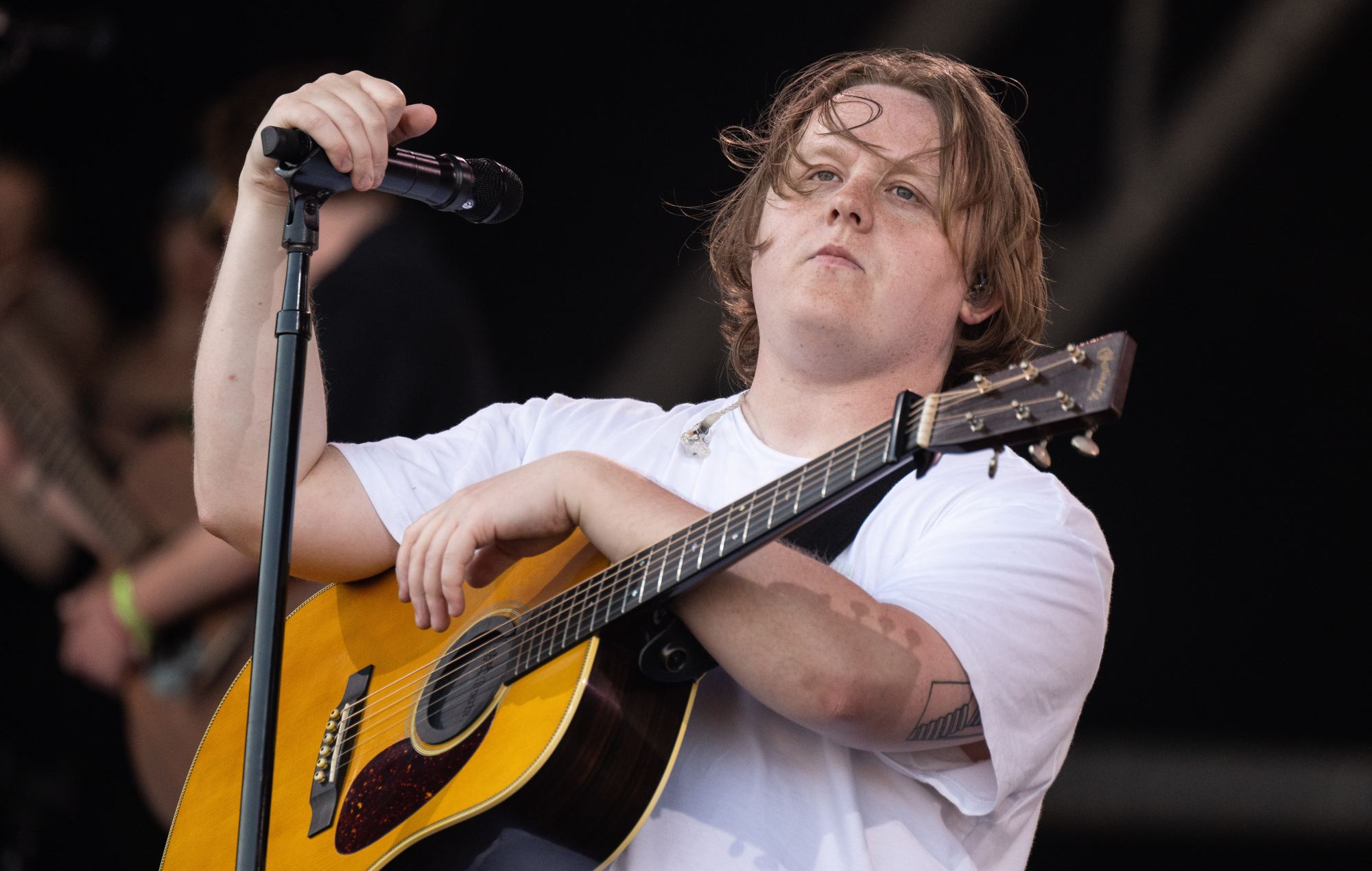 Lewis Capaldi aurait été prévu pour Glastonbury 2025 Secret pour terminer la performance de 2023