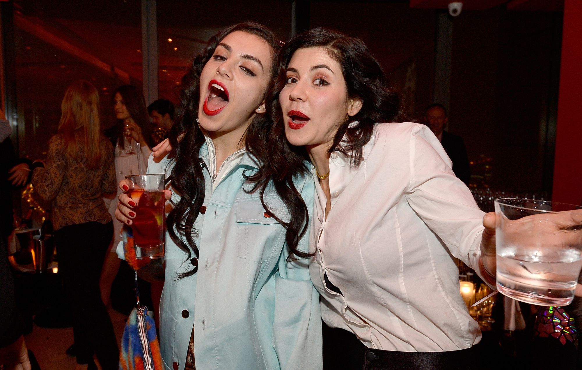 Marina Diamonnis dit que Charli XCX Feud est terminé et qu'elle "mérite pleinement" le succès "gamin"