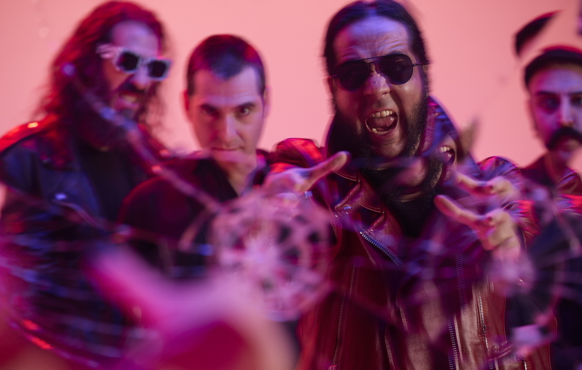 Daron Malakian nous raconte son nouvel album de Scars on Broadway - et les chances de nouveau système de Down