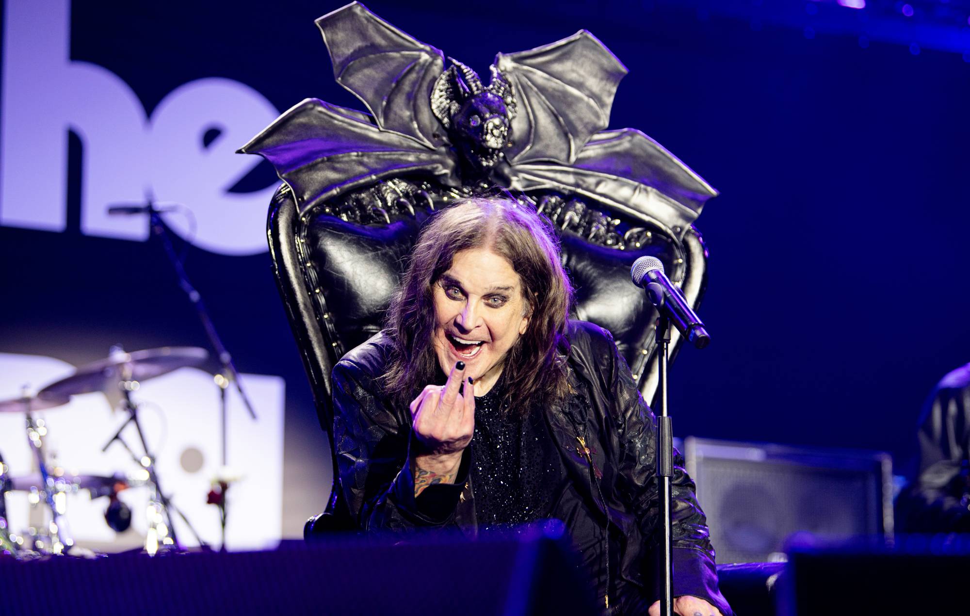 Les fans sont des séquences de re-partage et des souvenirs du spectacle final d'Ozzy Osbourne avec Black Sabbath