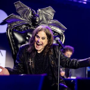 La bande originale et le film d'Ozzy Osbourne et Black Sabbath « Back To The Beginning » sont prêts à sortir