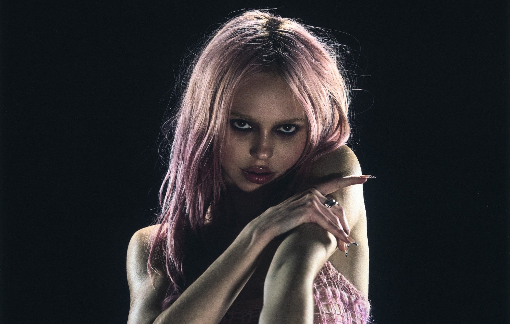 Adéla savoure son rôle de plus récent provocateur de la pop