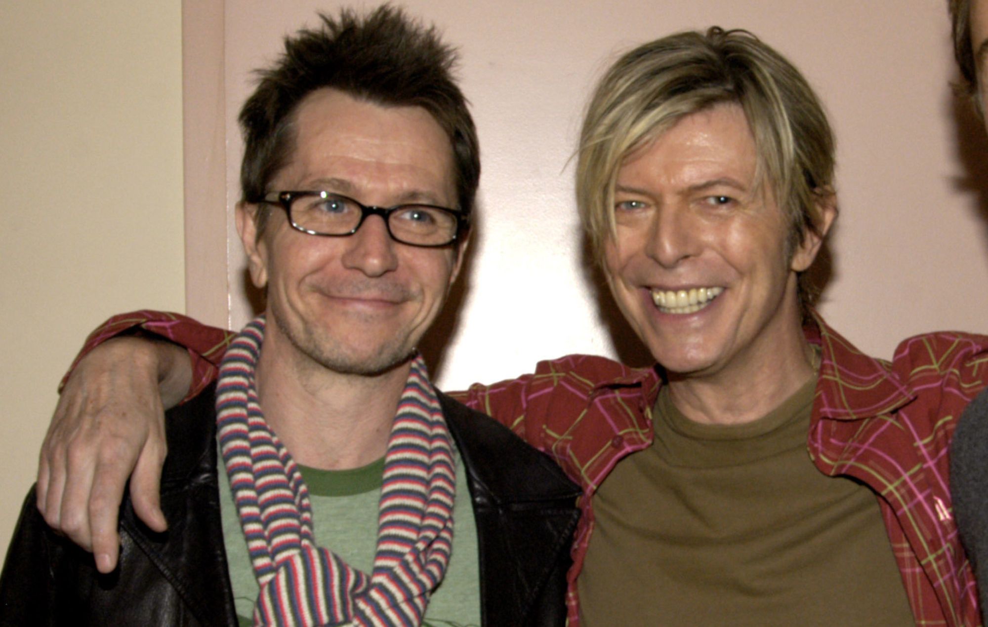 Gary Oldman dit "le monde est parti à la merde" depuis la mort de David Bowie