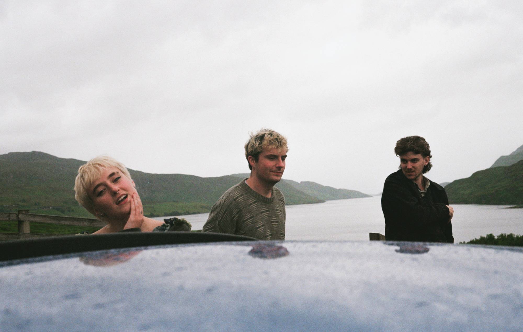 Newdad "Express Adoration for Galway" sur le nouveau "Love Song" poignant, 'Pretty'