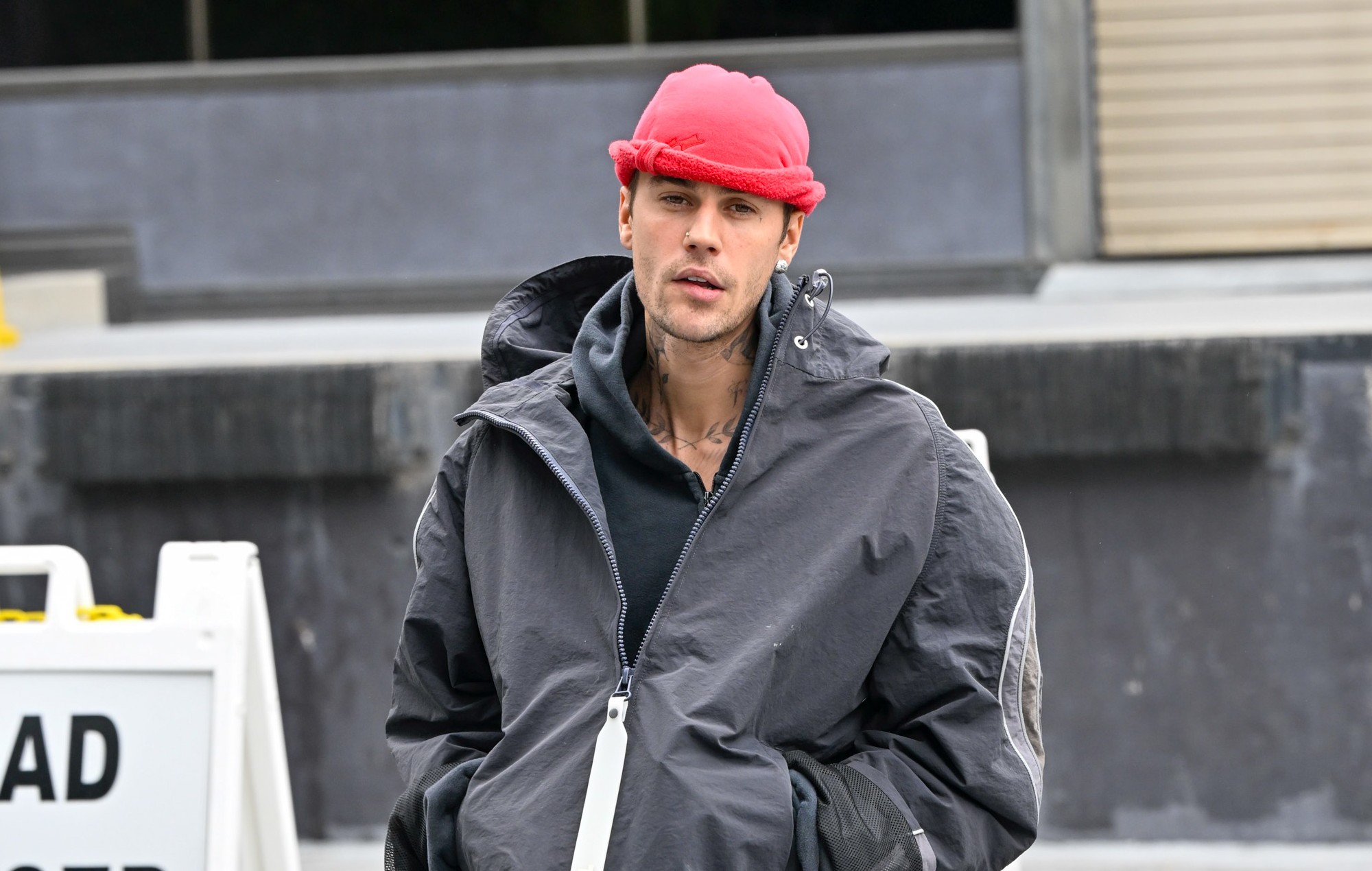 Regardez Justin Bieber Impersonateur Trick Las Vegas Club pour le laisser jouer