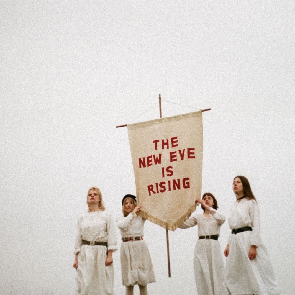 Le nouveau EVES The New Eve est en hausse de la revue d'album