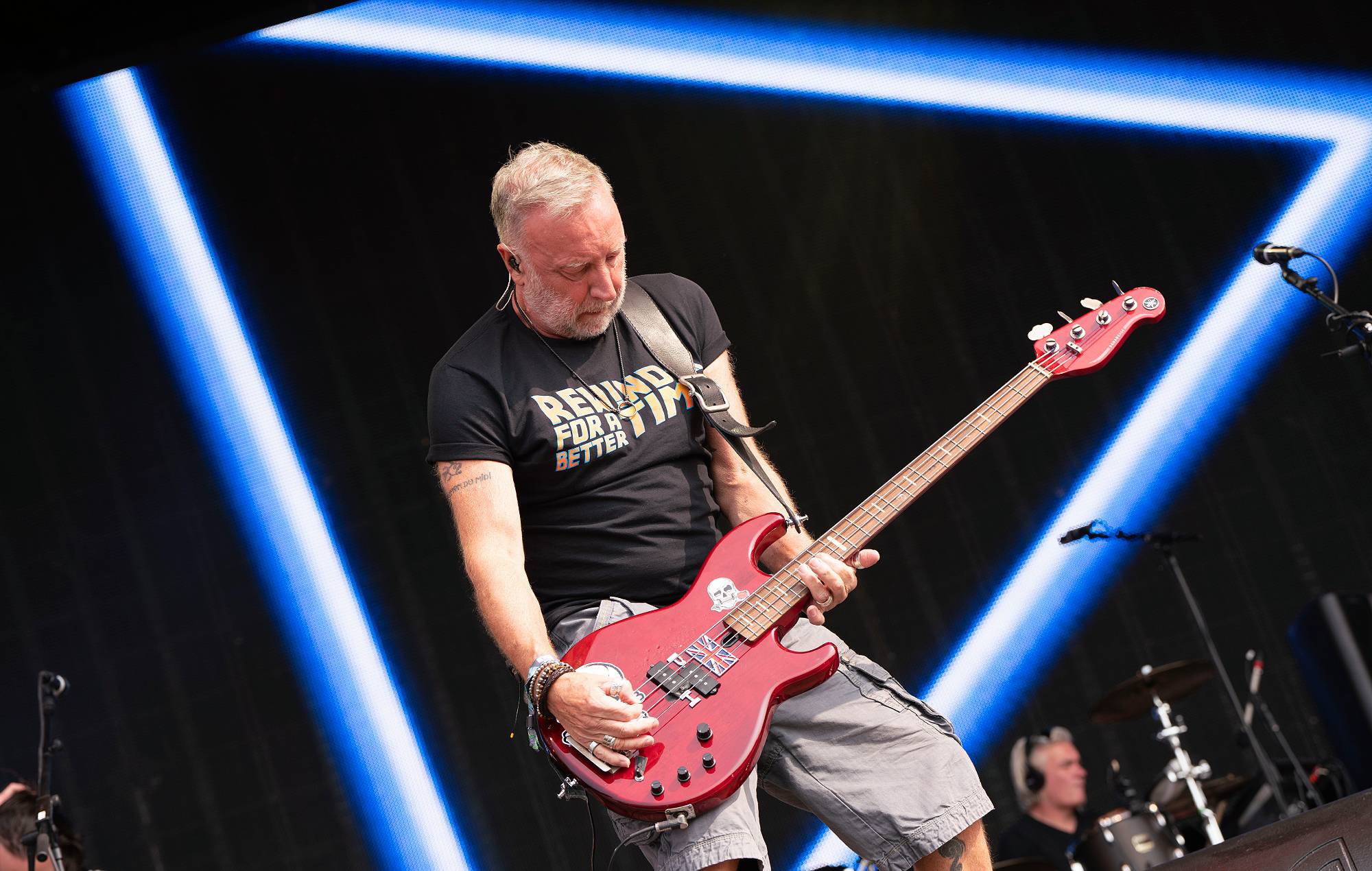 Peter Hook sur les raisons pour lesquelles le nouvel ordre n'est pas dans le rock et le Temple de la renom
