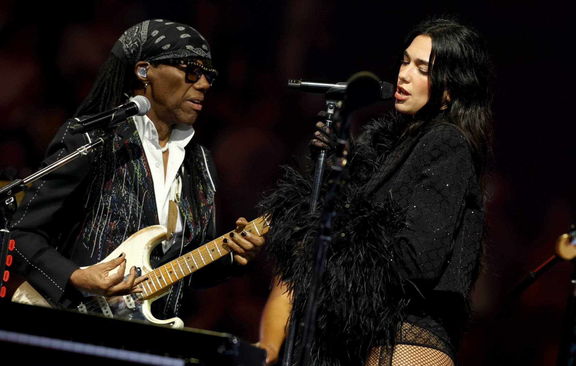 Regardez Dua Lipa jouer au «Le Freak» de Chic avec Nile Rodgers à Madison Square Garden