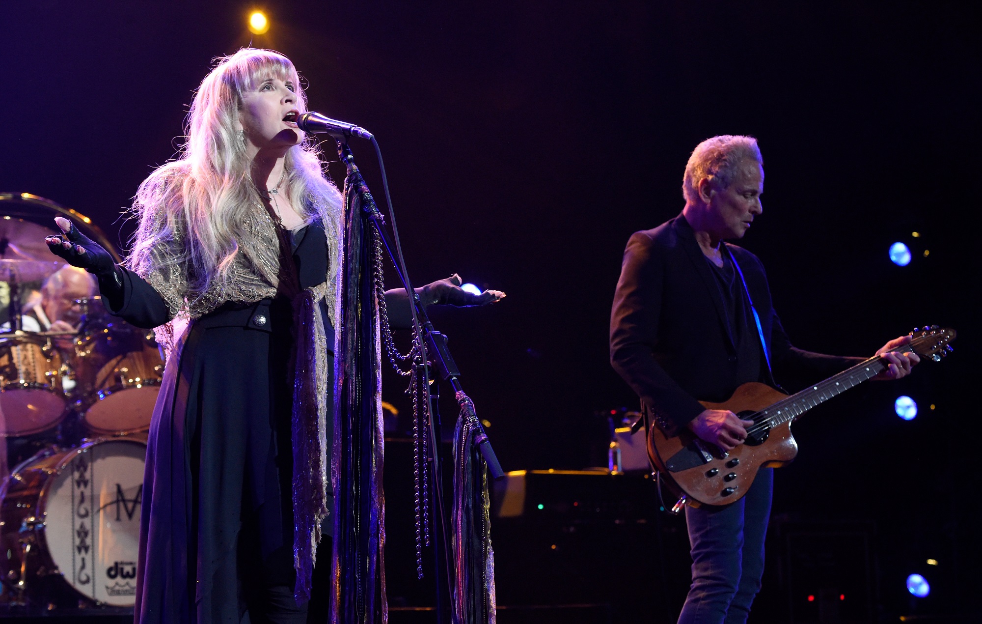 Stevie Nicks souhaite à Lindsey Buckingham un joyeux anniversaire: "Love's Ya!"