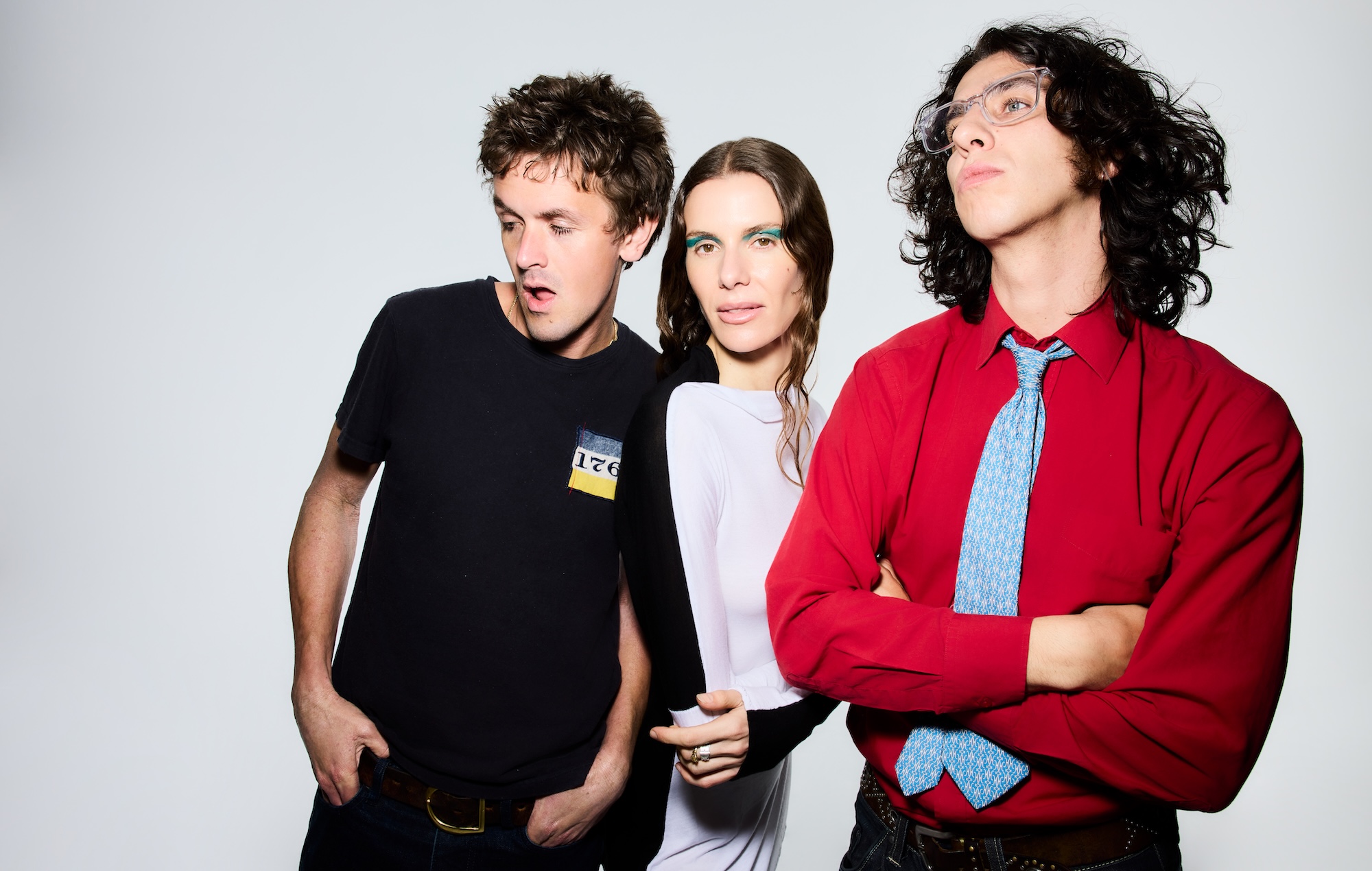 Bar Italia nous invite dans le monde « effronté et arrogant » de son nouvel album révélateur « Some Like It Hot »