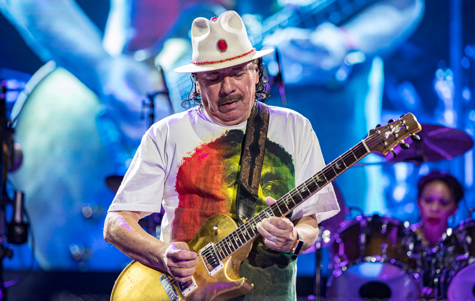 Carlos Santana met fin aux rumeurs virales selon lesquelles il s'opposerait à la réservation de Bad Bunny pour le spectacle de la mi-temps du Super Bowl 2026