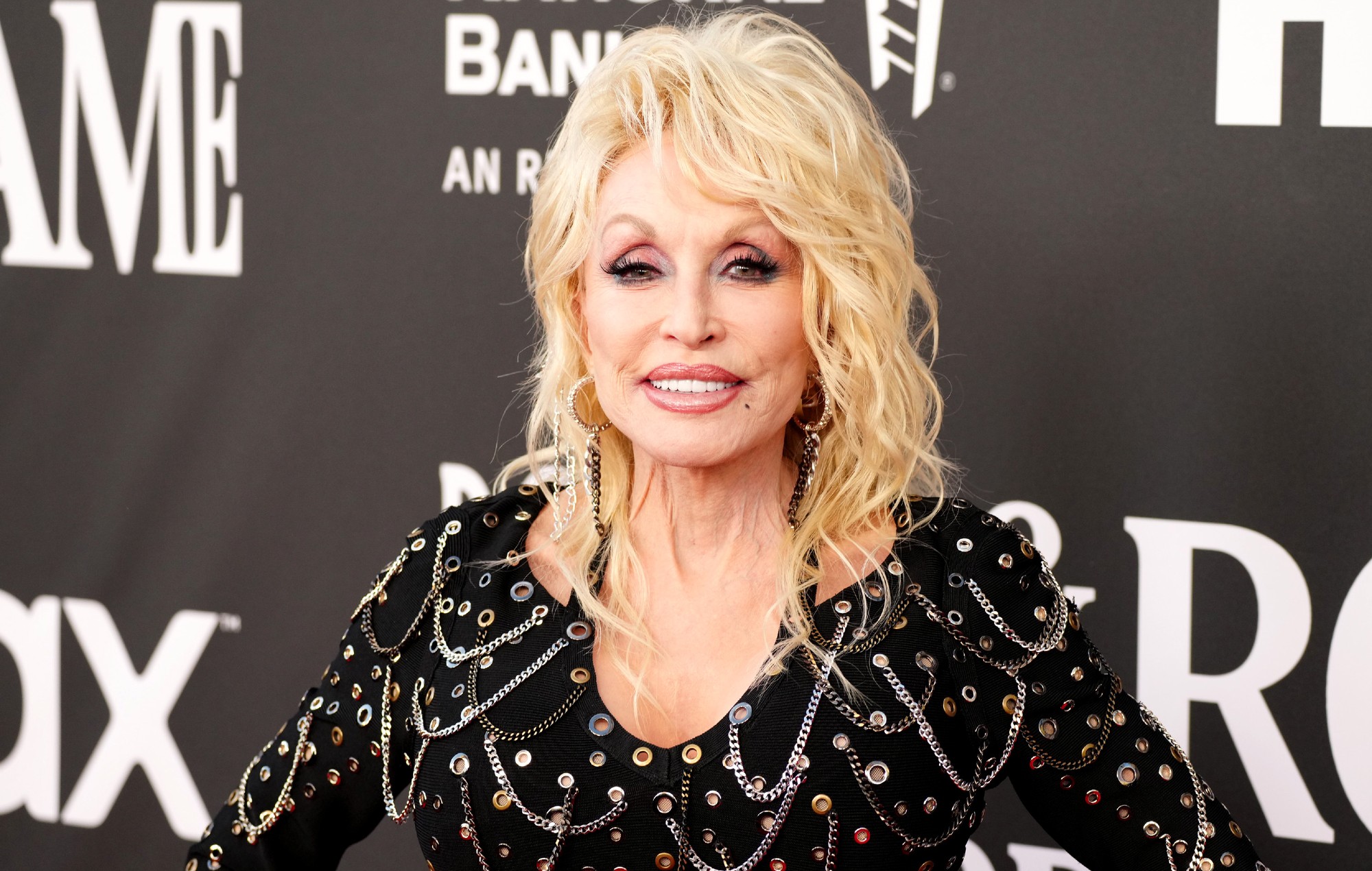 Freida Parton demande aux fans des "prières" alors que sœur Dolly fait face à des "défis de santé"