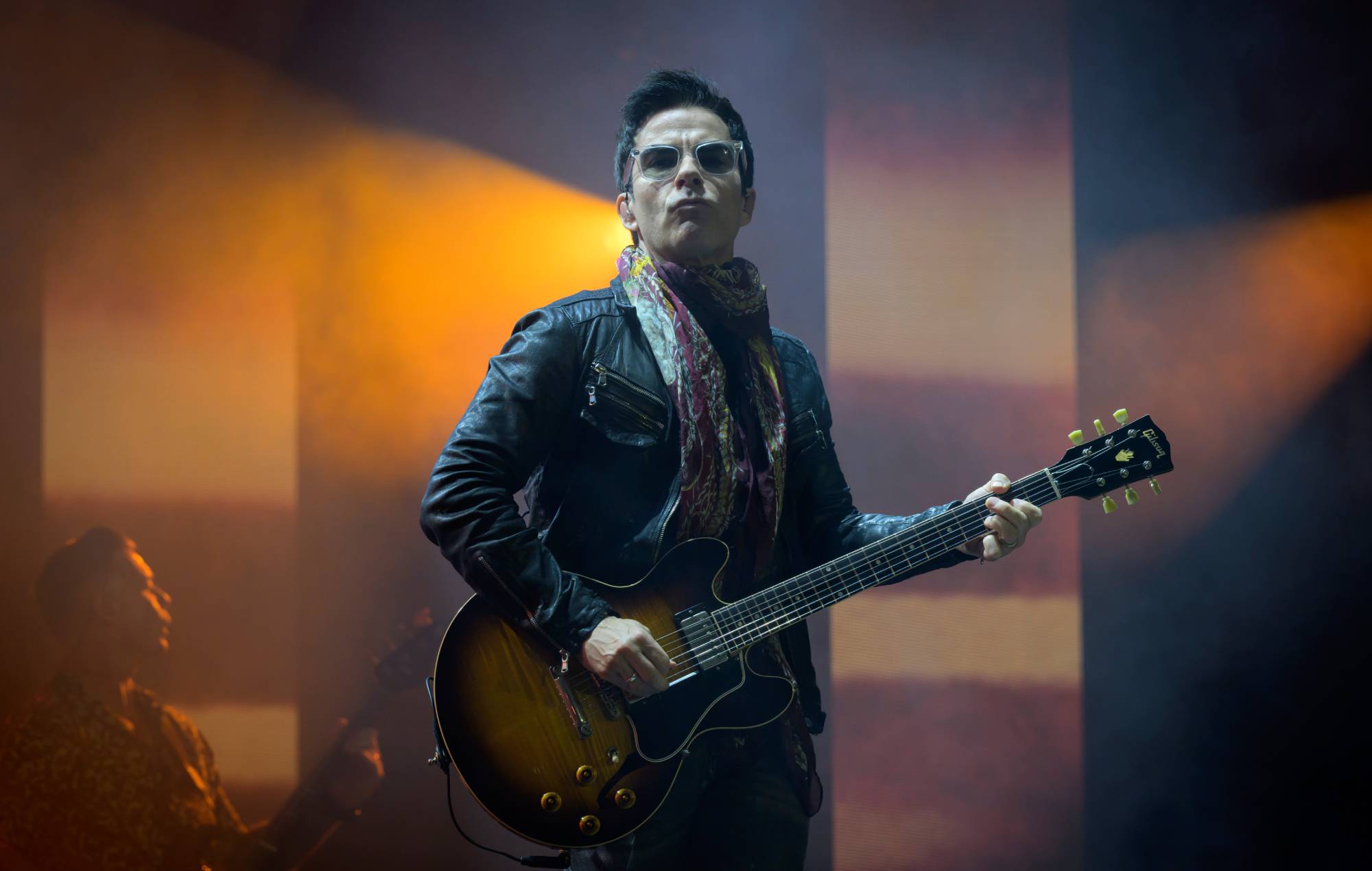 Les stéréophoniques annulent les spectacles après que Kelly Jones souffre de "Jaw Jaw déplacé"