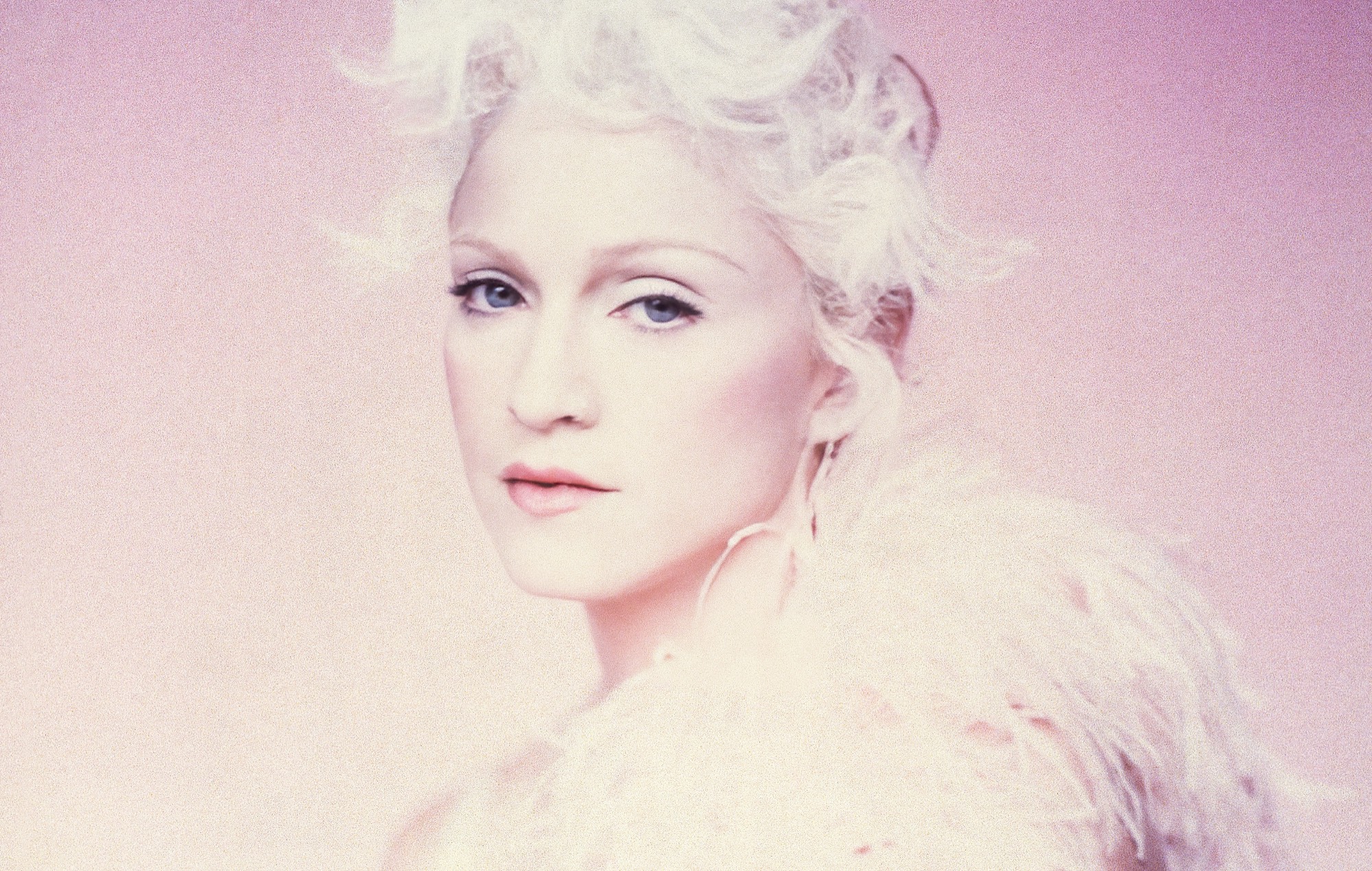 Madonna annonce l'EP du 30e anniversaire de "Bedtime Stories" avec des premières démos et des raretés