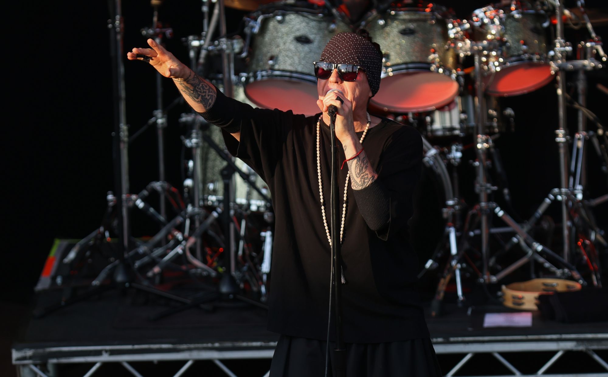 The Cult annonce une pause dans sa tournée pour enregistrer et "recharger nos batteries spirituelles"