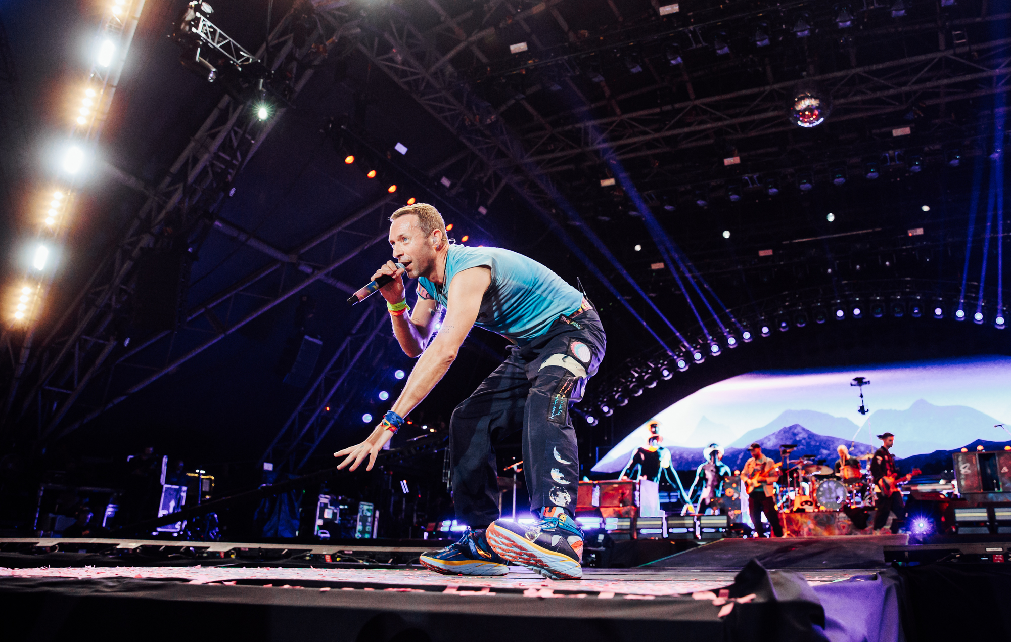Coldplay partage "In-Between", un court métrage explorant la crise des réfugiés sur des chansons de "Moon Music"