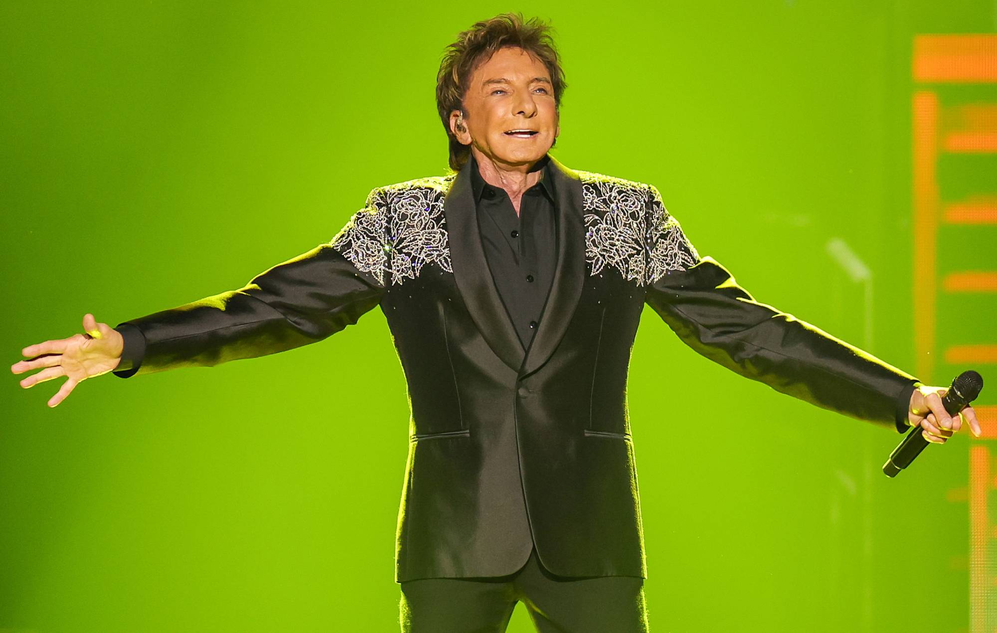 Barry Manilow va subir une intervention chirurgicale pour une « tache cancéreuse » au poumon