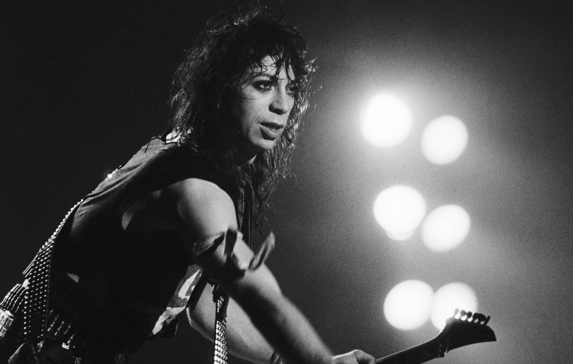 L'ancien guitariste de KISS, Vinnie Vincent, défend la vente d'un nouveau CD single pour 225 $