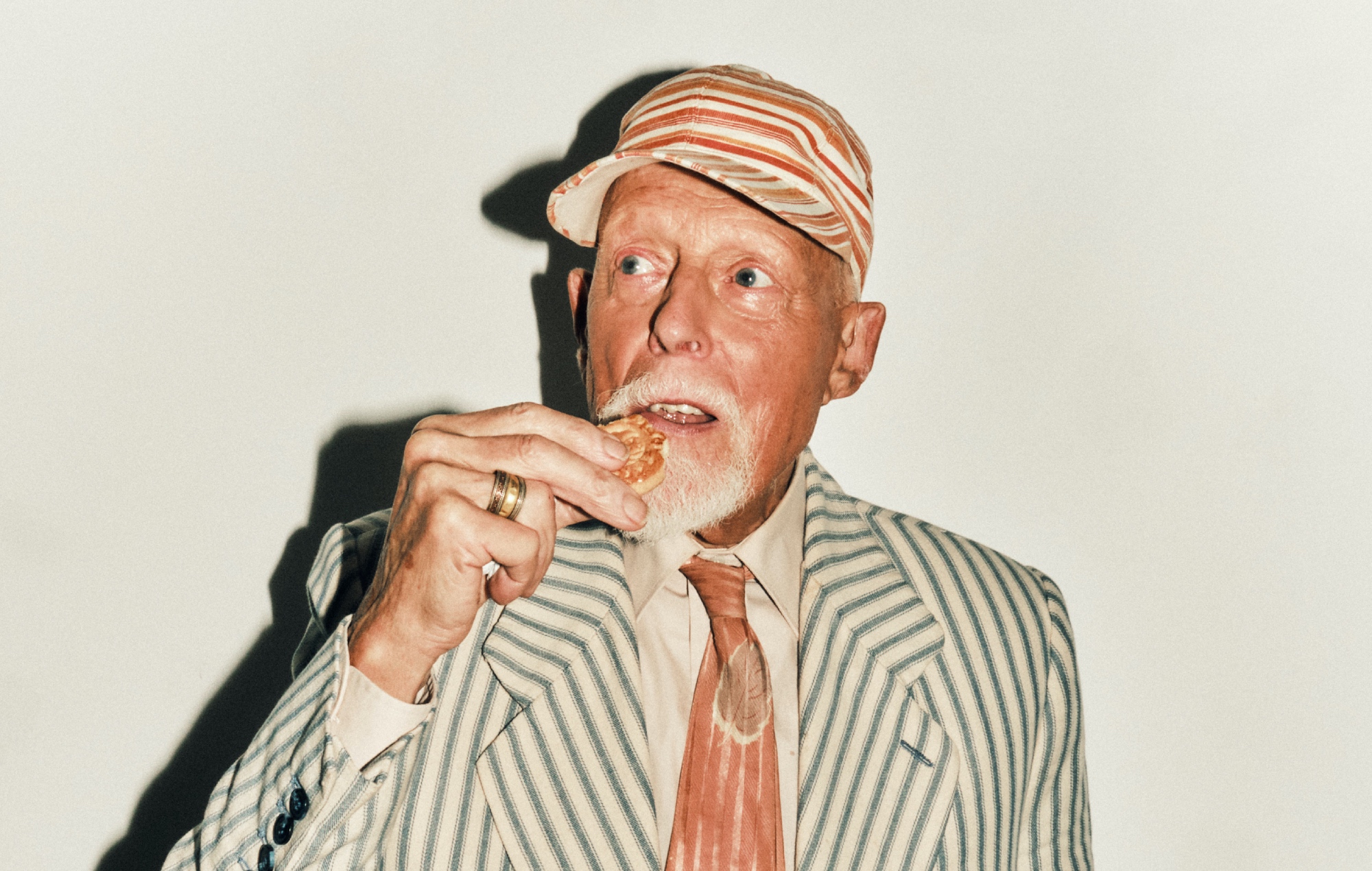 "L'un des créateurs de mode britanniques les plus importants et les plus influents du siècle dernier"