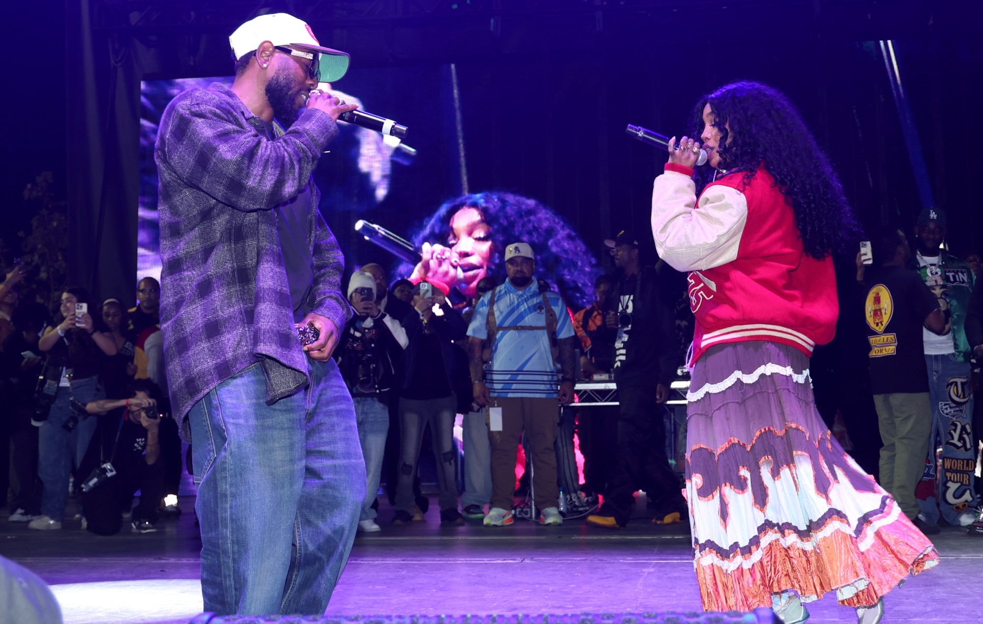 Regardez Kendrick Lamar rejoindre SZA pour une réunion surprise au concert de Noël de TDE