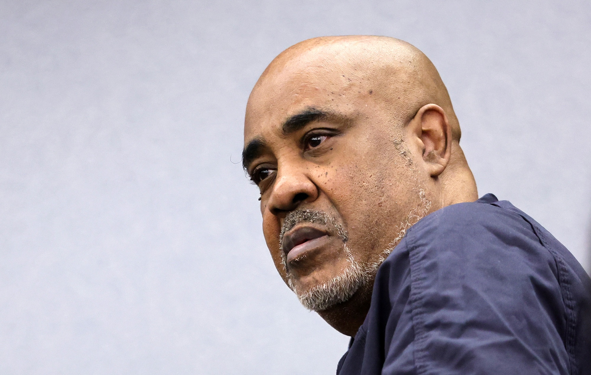 Un homme accusé du meurtre de Tupac Shakur cherche à supprimer des preuves devant le tribunal