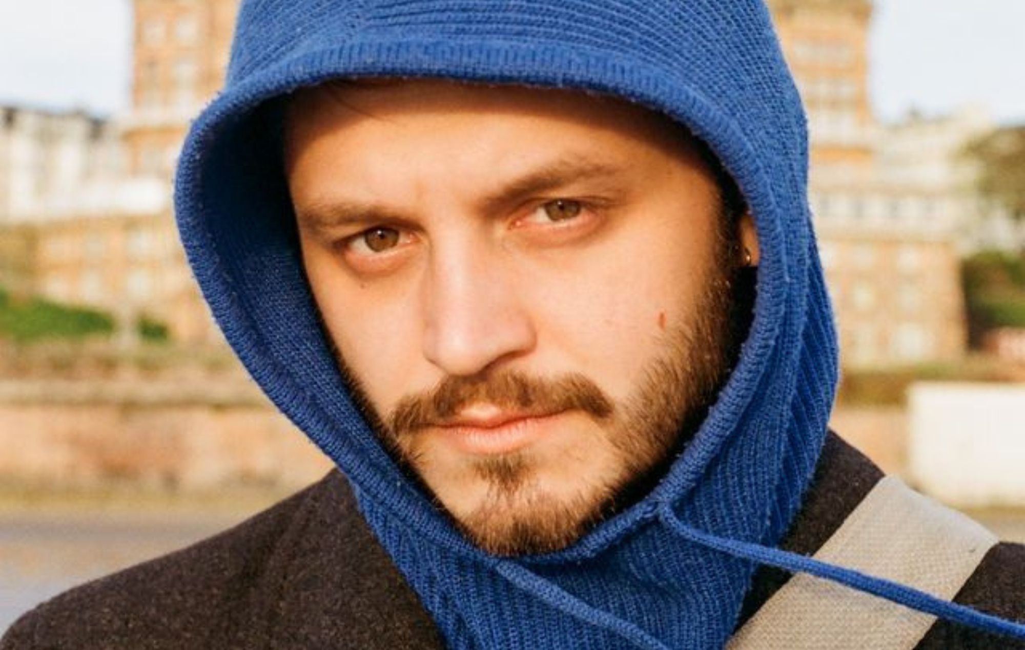 Felix Mackenzie-Barrow de Divorce lance son projet solo Book Of Churches avec le single émouvant "Song By A Stranger" et une tournée au Royaume-Uni