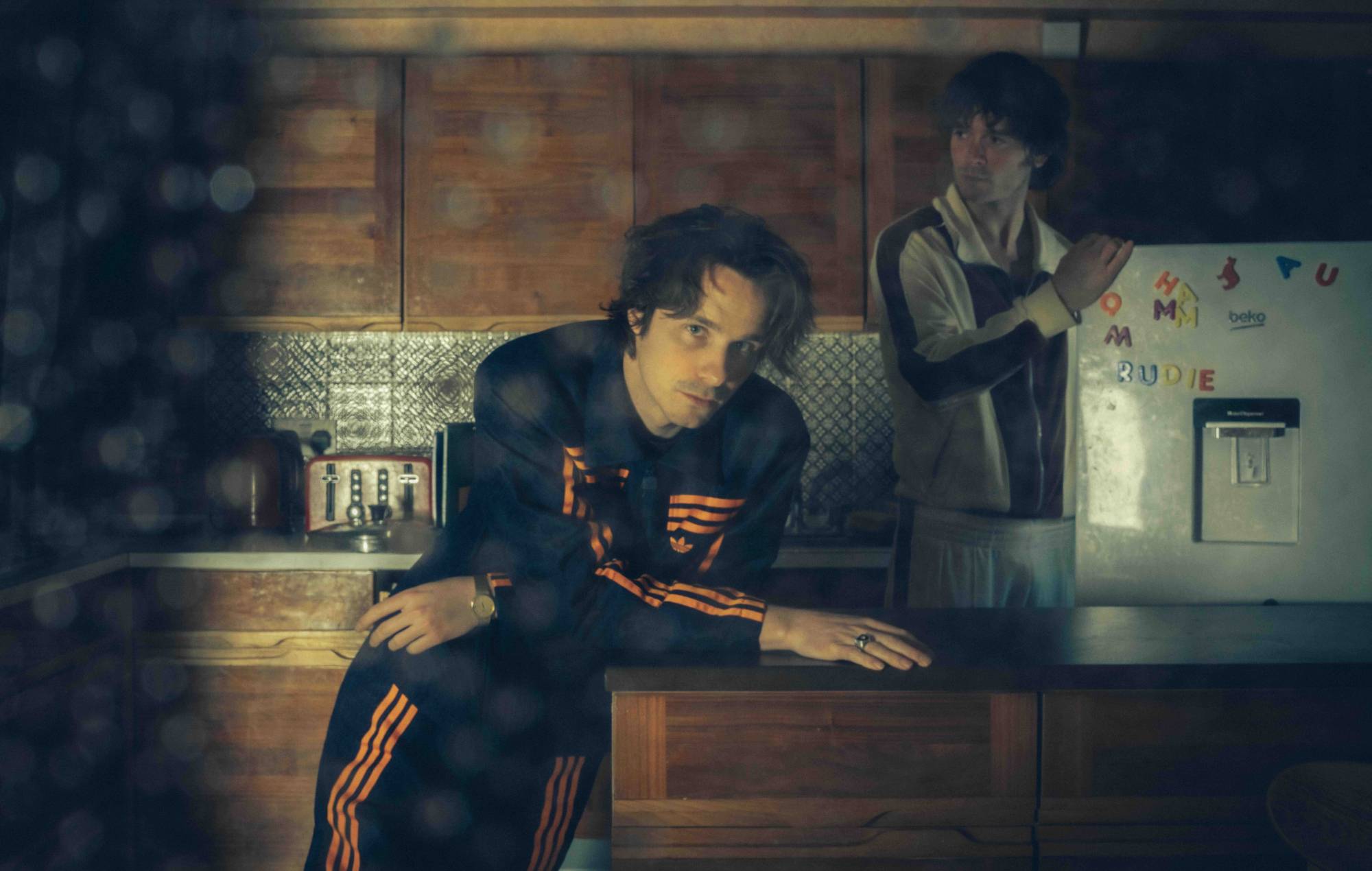 Chilli Jesson et Carlos O'Connell nous parlent du "Dead Dads Club", de la paternité et de la perte d'un parent, ainsi que des projets de Fontaines DC pour 2026