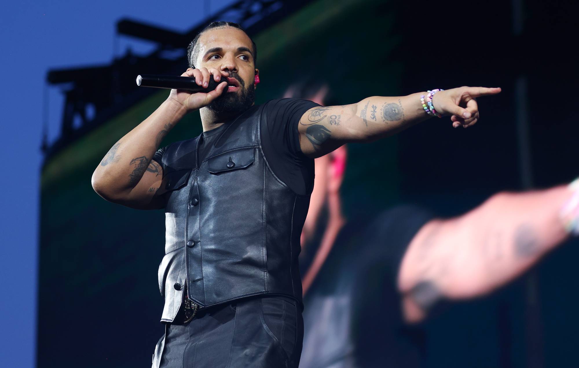 Drake accusé d'avoir utilisé une plateforme de jeu en ligne illégale pour gonfler les numéros de streaming dans le cadre d'un nouveau procès