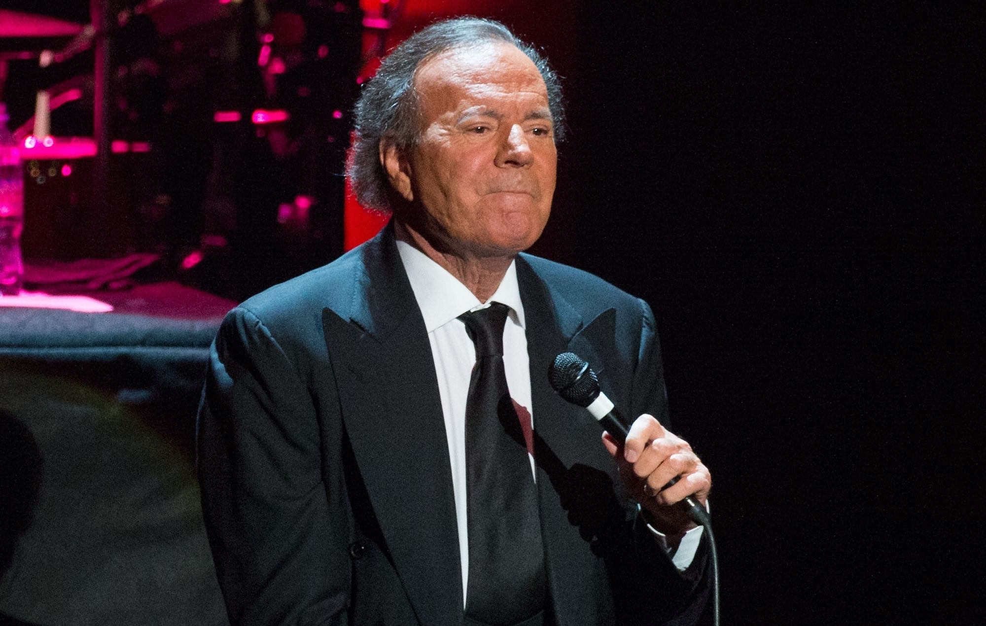 Julio Iglesias répond aux allégations d'abus sexuels et de trafic
