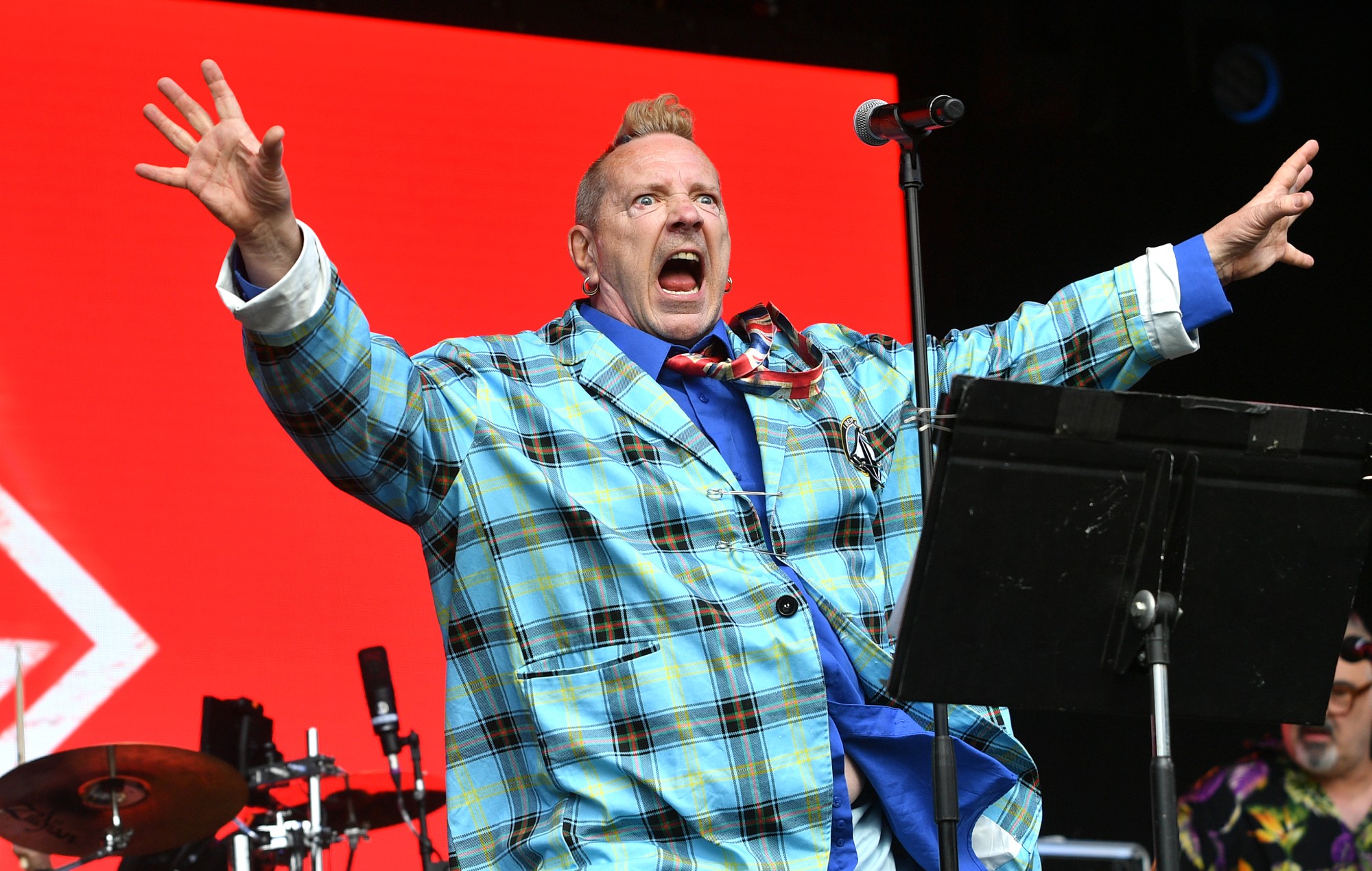 Regardez le moment où John Lydon est démasqué dans « The Masked Singer »