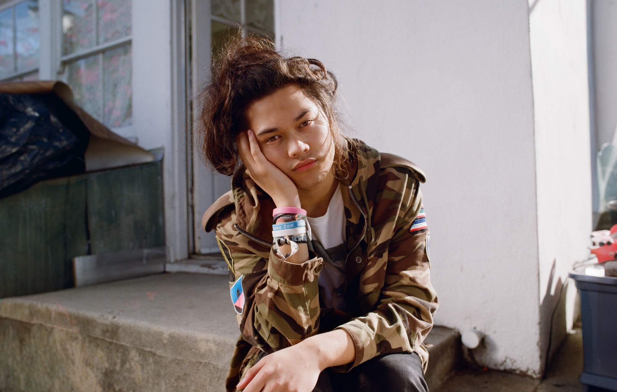 Un mélange indie-pop-rap visionnaire avec des bars myopes