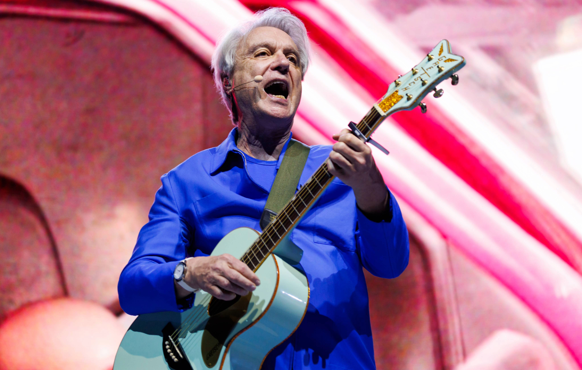 David Byrne ajoute d'autres spectacles au Royaume-Uni et en Irlande à l'été 2026 « Who Is The Sky ? » tour du monde